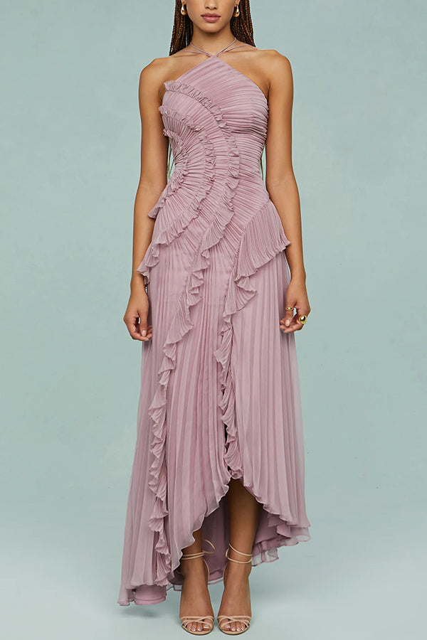 Elégante robe maxi plissée avec dos nu et détails de volants