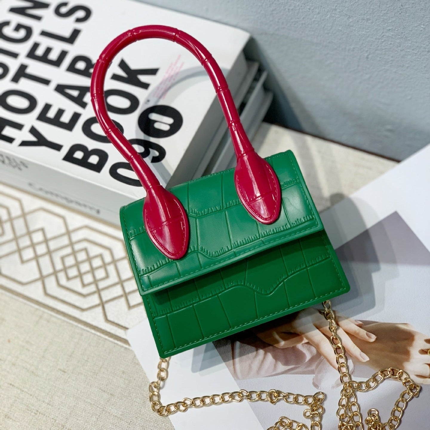 Petit sac à main en cuir texturé