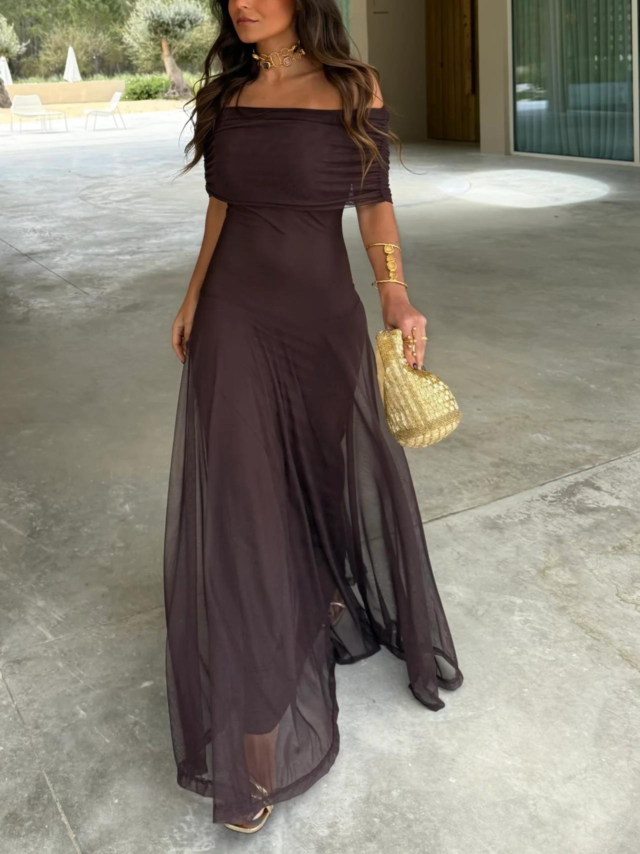 Robe longue avec une bretelle et empiècement en maille