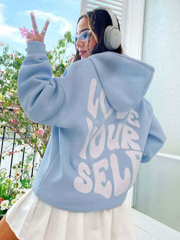 Sweat à capuche femme confortable avec poche kangourou et impression inspirante au dos