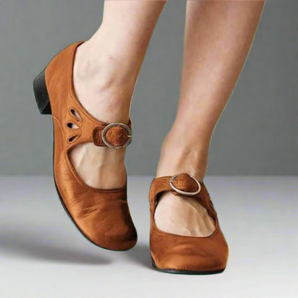 Talons de femmes noires pour le travail