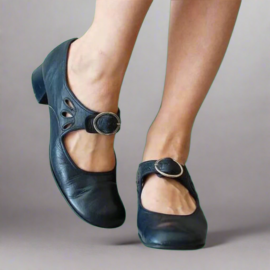Talons de femmes noires pour le travail