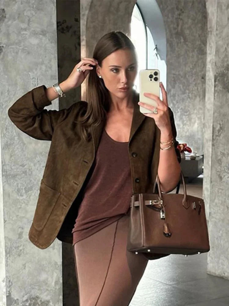 Veste à revers marron chaud élégante pour une élégance décontractée