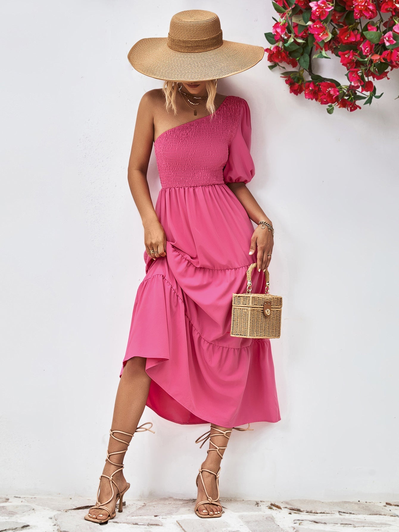 Sophie Paris® | Robe mi-longue à une épaule froncée avec silhouette fluide