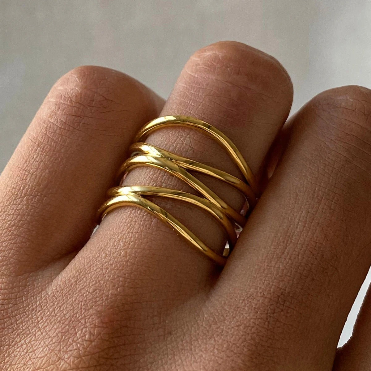 Élodie Lavin® | Bague dorée ouverte à fils entrecroisés