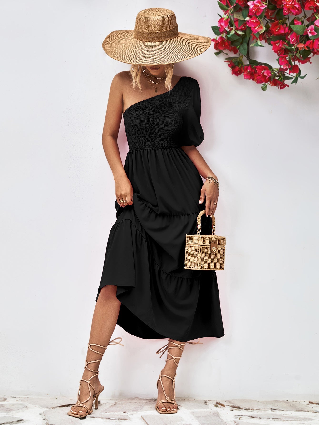 Sophie Paris® | Robe mi-longue à une épaule froncée avec silhouette fluide