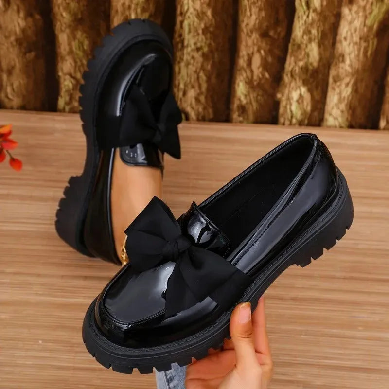 Mocassins épais en cuir verni pour femmes