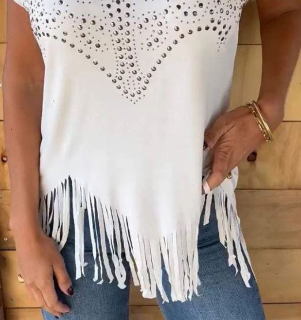 T-shirt uni à manches courtes pour femme avec impression à chaud et ourlet effiloché