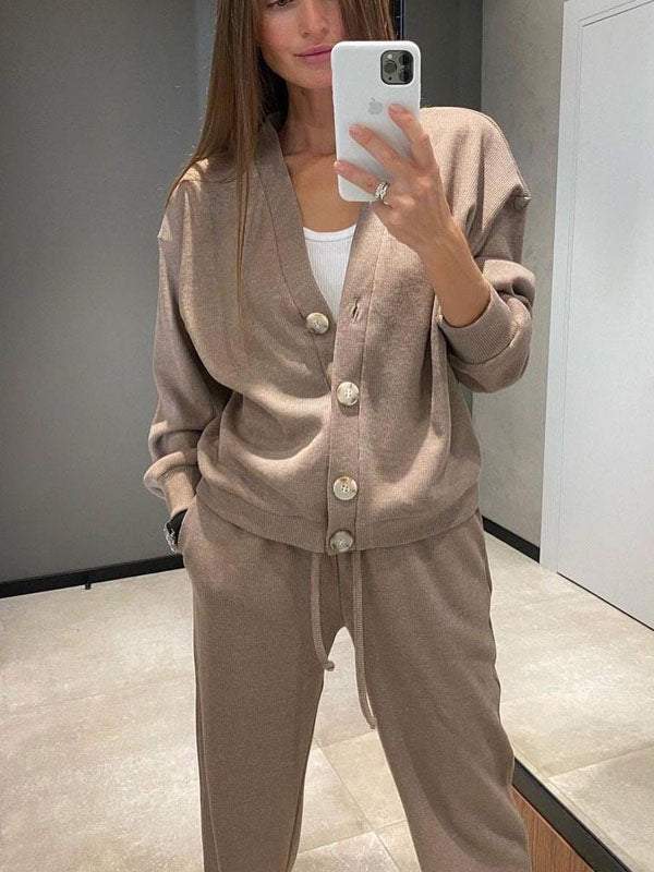 Ensemble décontracté confortable avec pull col V et pantalon