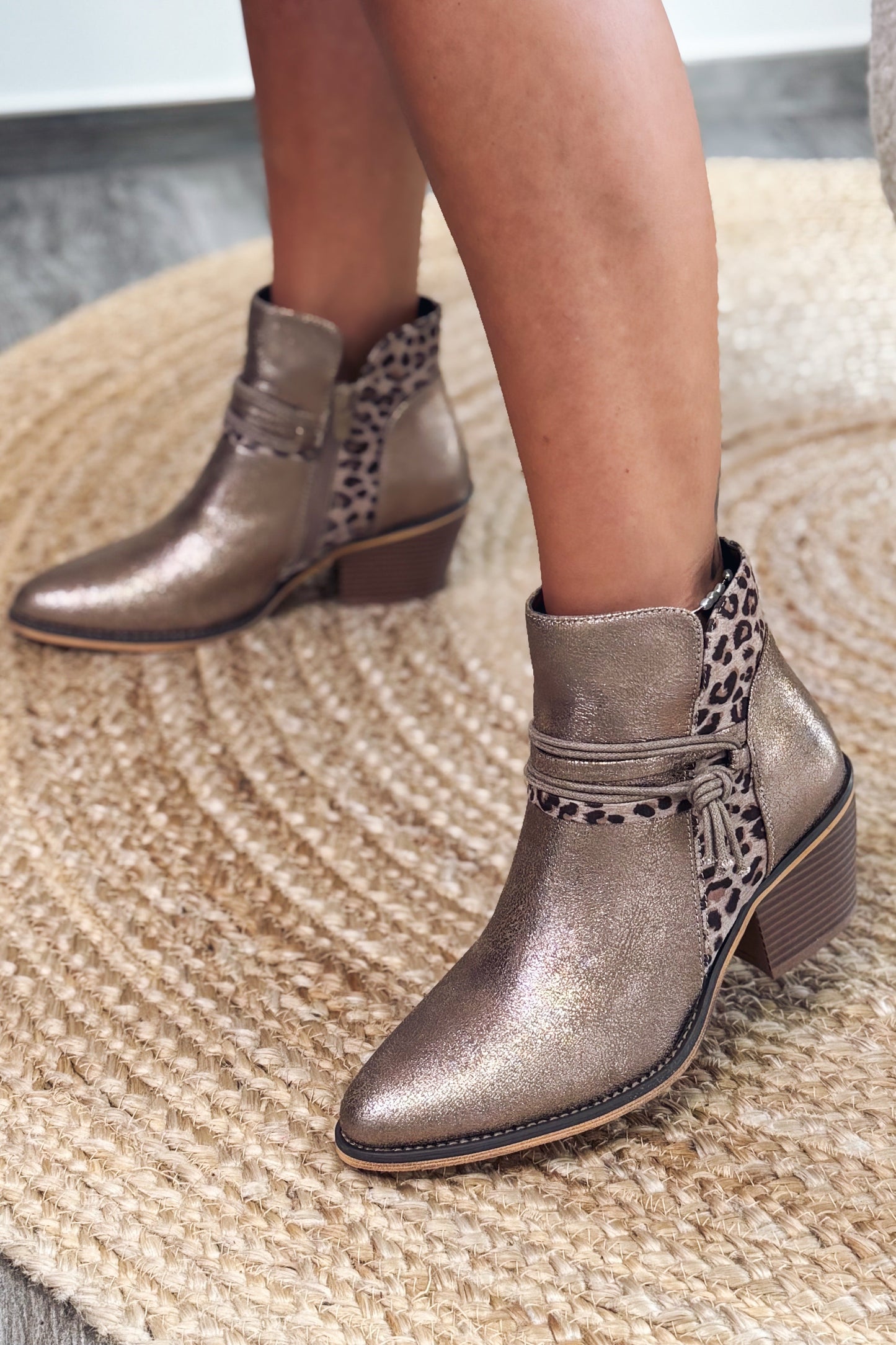 Bottine Style Santiag Taupe