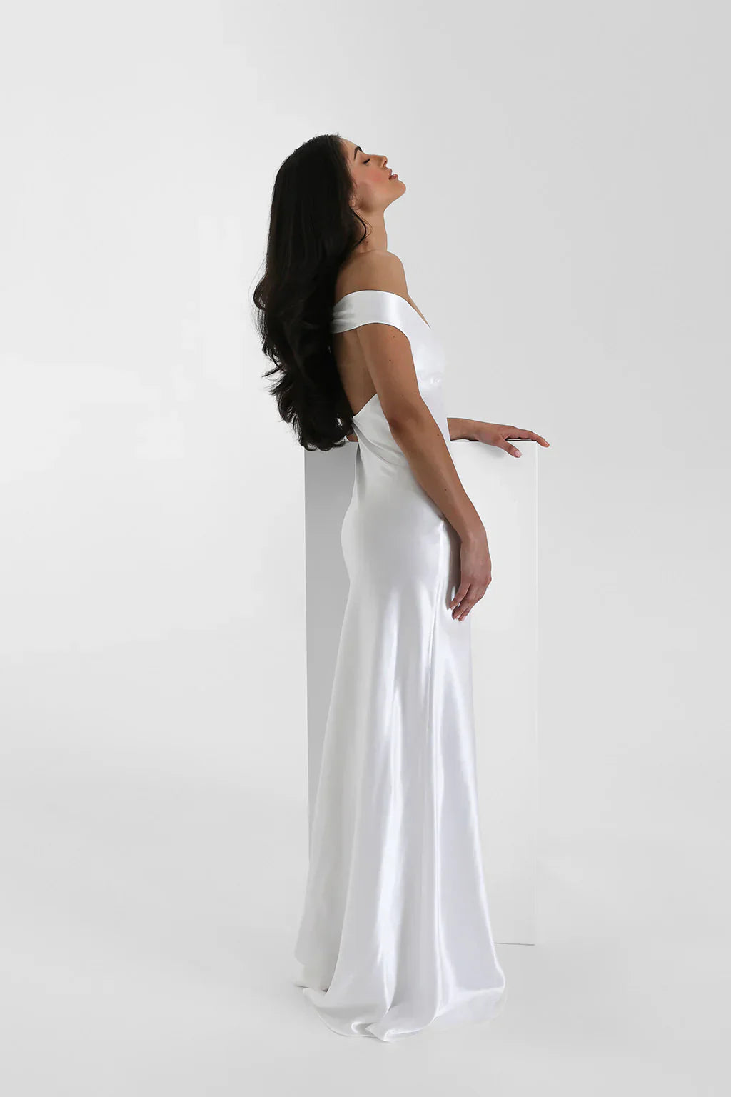 Elegant Women's Satin Evening Dress with Off-the-Shoulder Neckline
