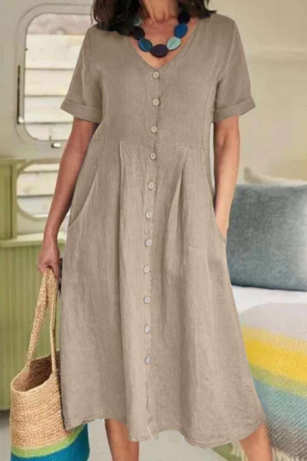 Robe midi légère à manches courtes et boutonnage chemise