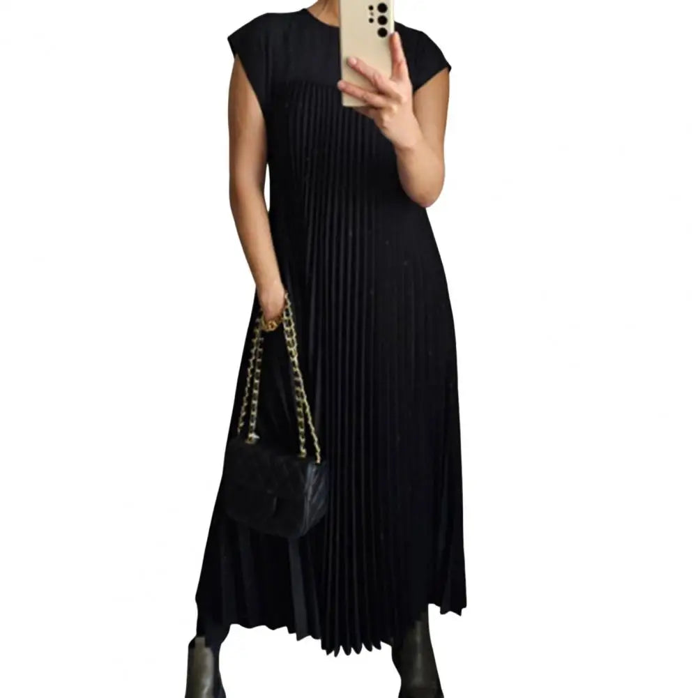 Robe Unie Plissée Sans Manches