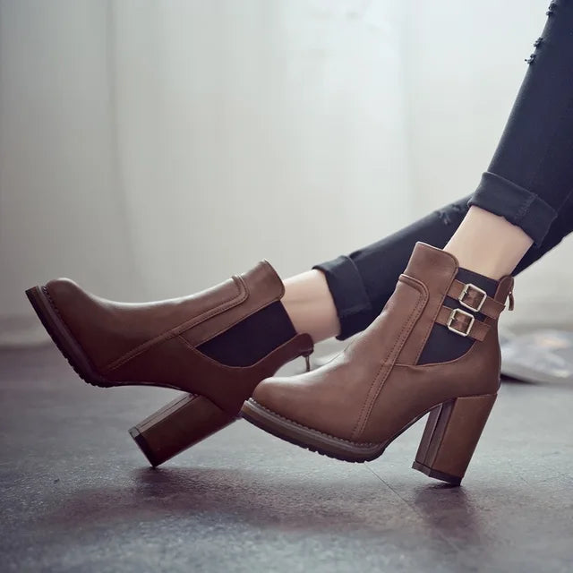 Sophie Paris® I Bottines à Talon Robuste avec Boucle Décorative
