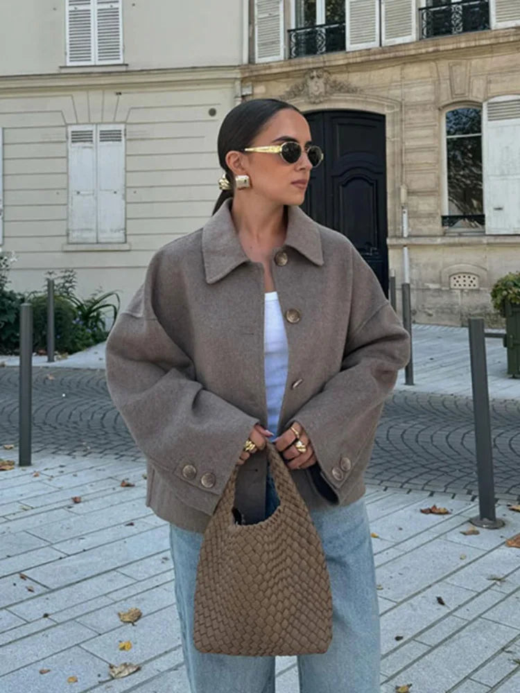 Veste matelassée élégante à revers pour saisons de transition