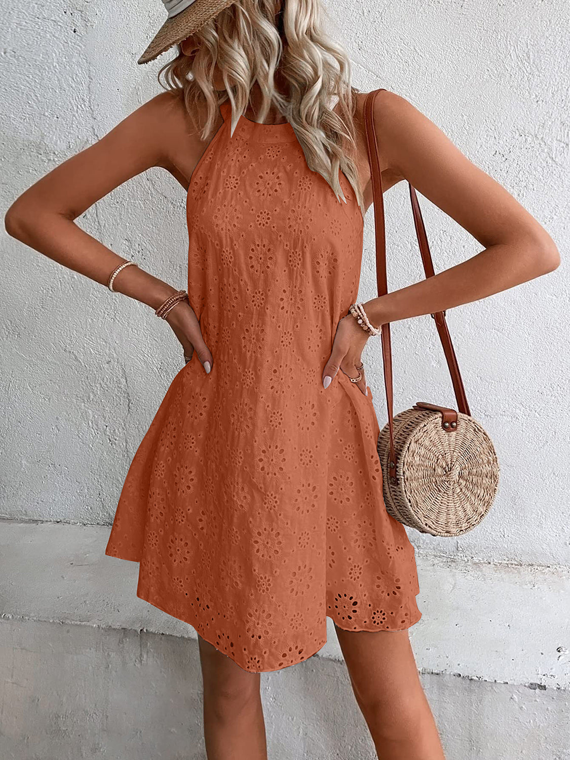 Sophie Paris® | Robe Mini à Col Grec en Oeillet avec Coupe Flatteuse
