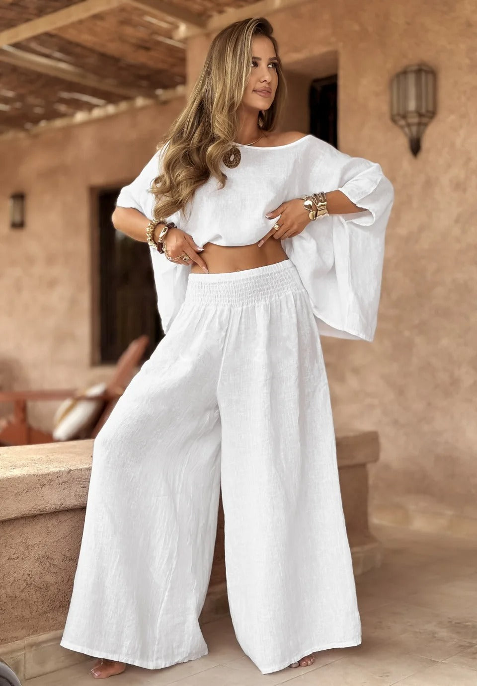 Ensemble deux pièces épaules dénudées avec pantalon à jambes larges