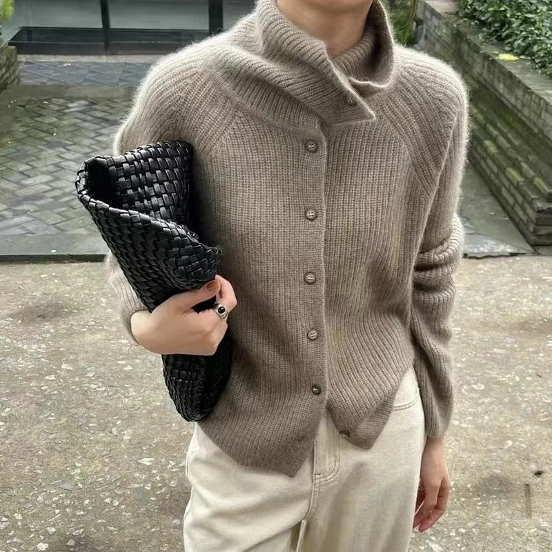 Pull à col roulé en tricot épais confortable avec boutons