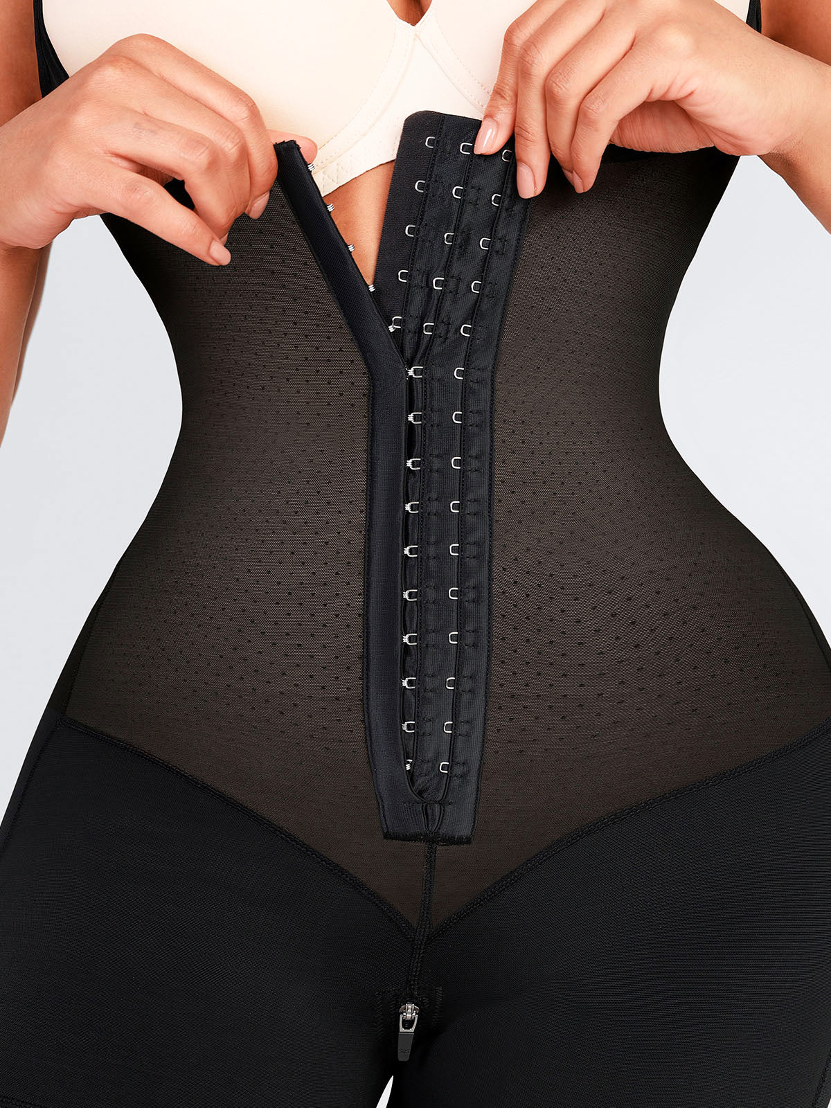 Felicia Short Powernet® - Ademende Latex Body met Open Borst, Buikcontrole en Stevige Compressie Shapewear.