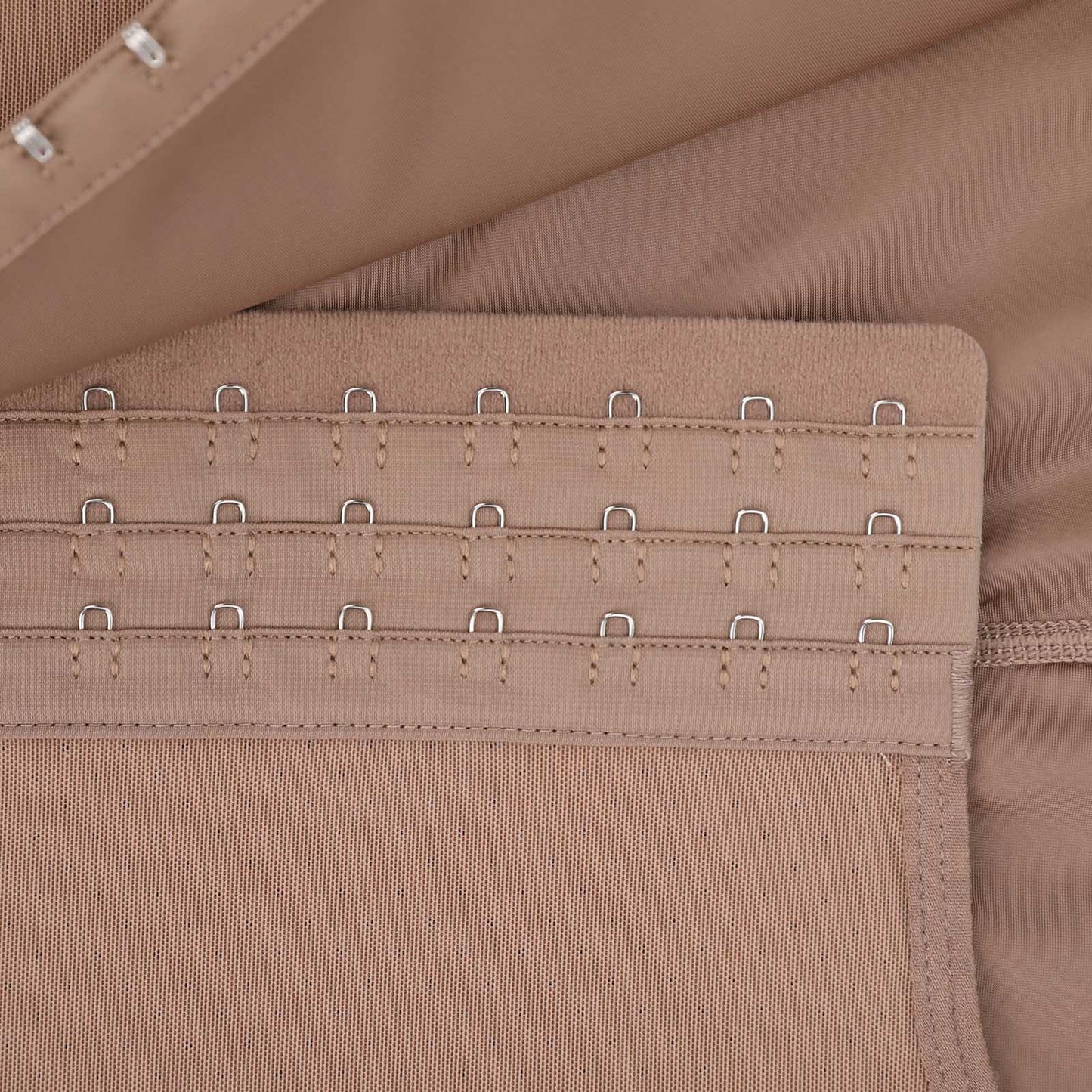 Felicia Short Powernet® - Ademende Latex Body met Open Borst, Buikcontrole en Stevige Compressie Shapewear.