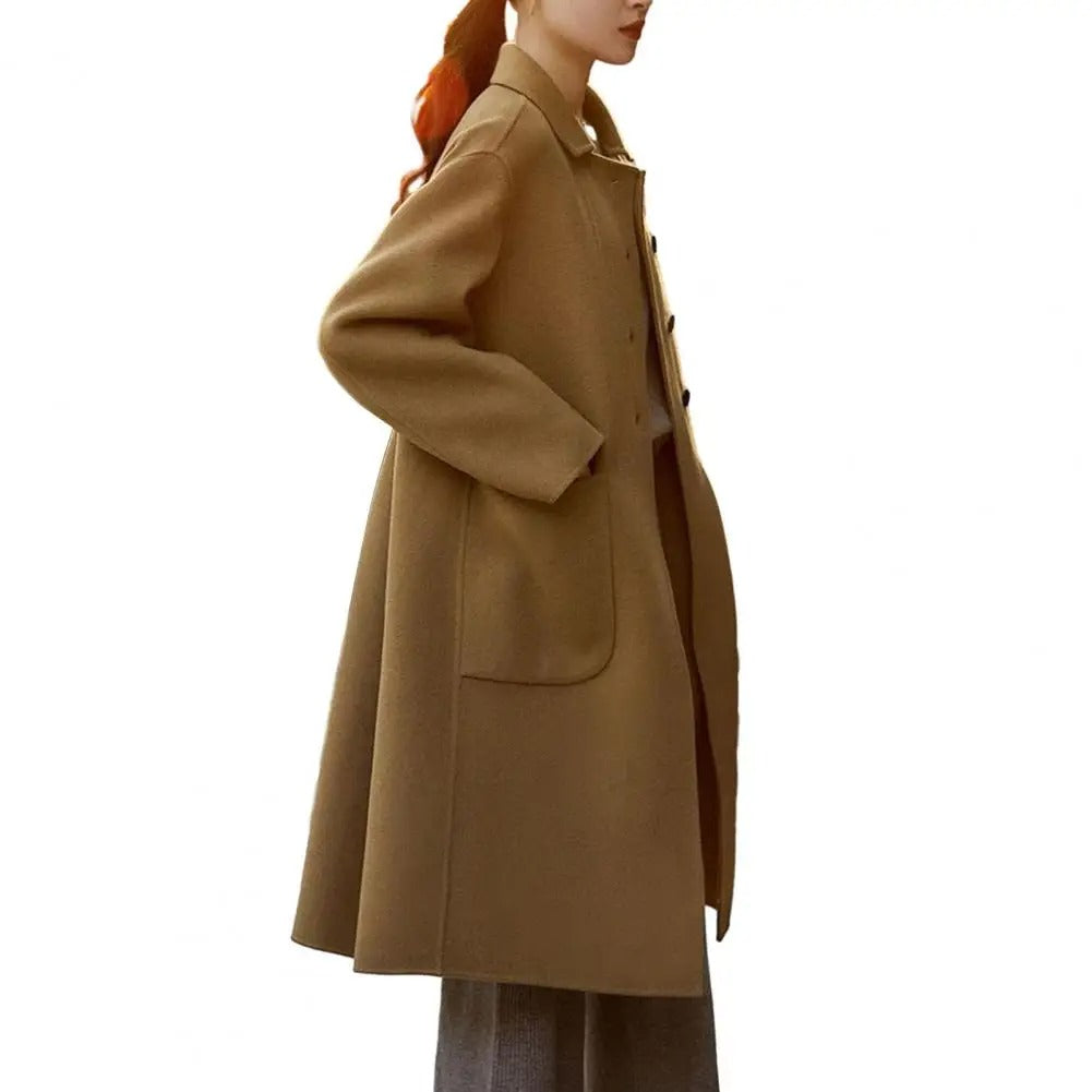 Elégant manteau noir avec manches bouffantes et encolure ronde