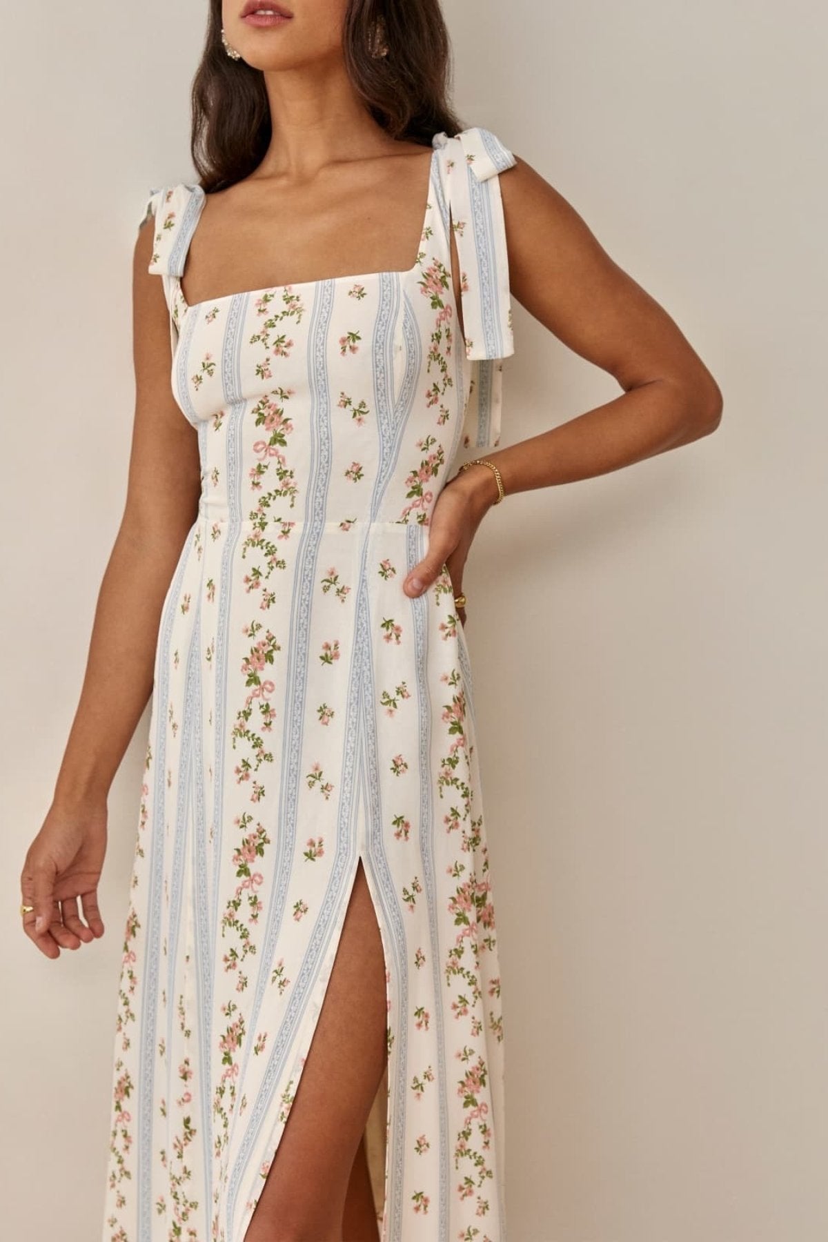 Pauline Laurent® | Robe midi imprimée avec bretelle à nœuds et fente