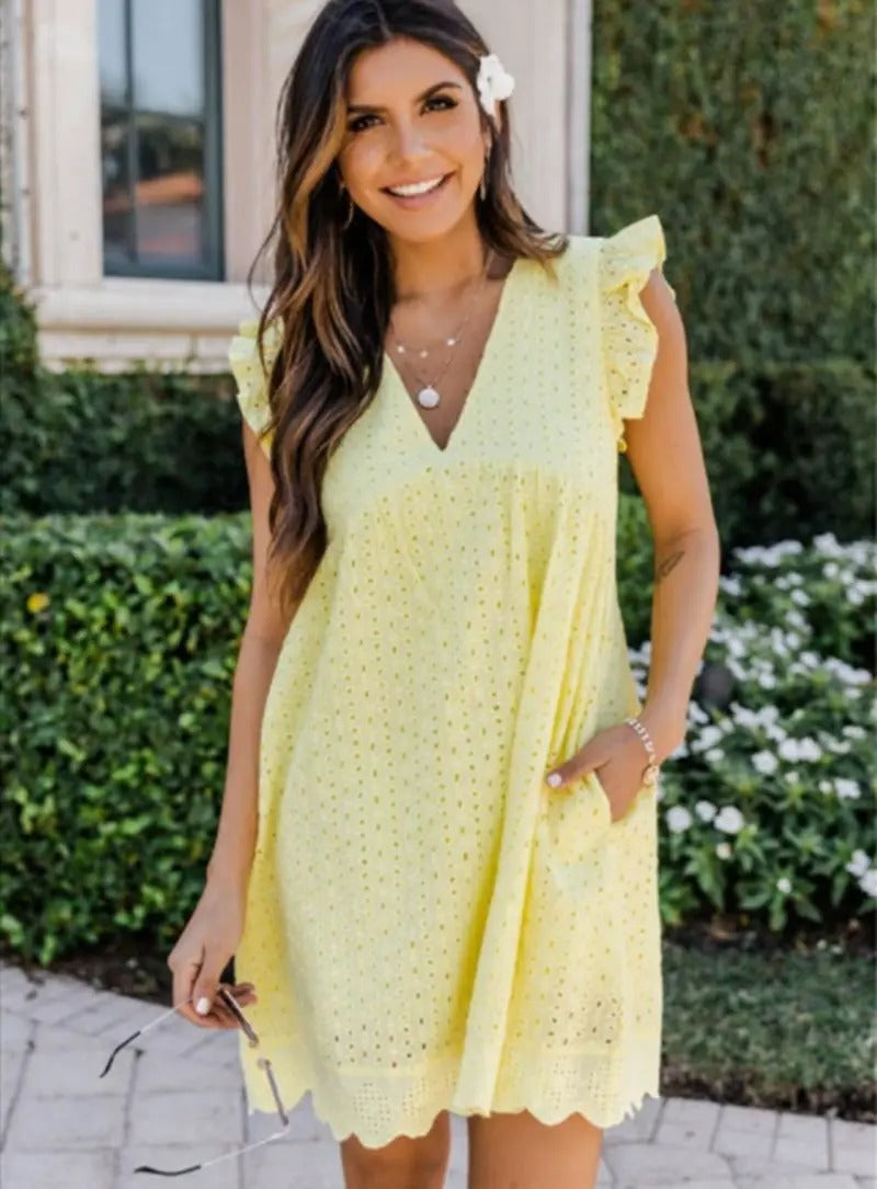 Robe d'été romantique avec broderie anglaise et manches à volants