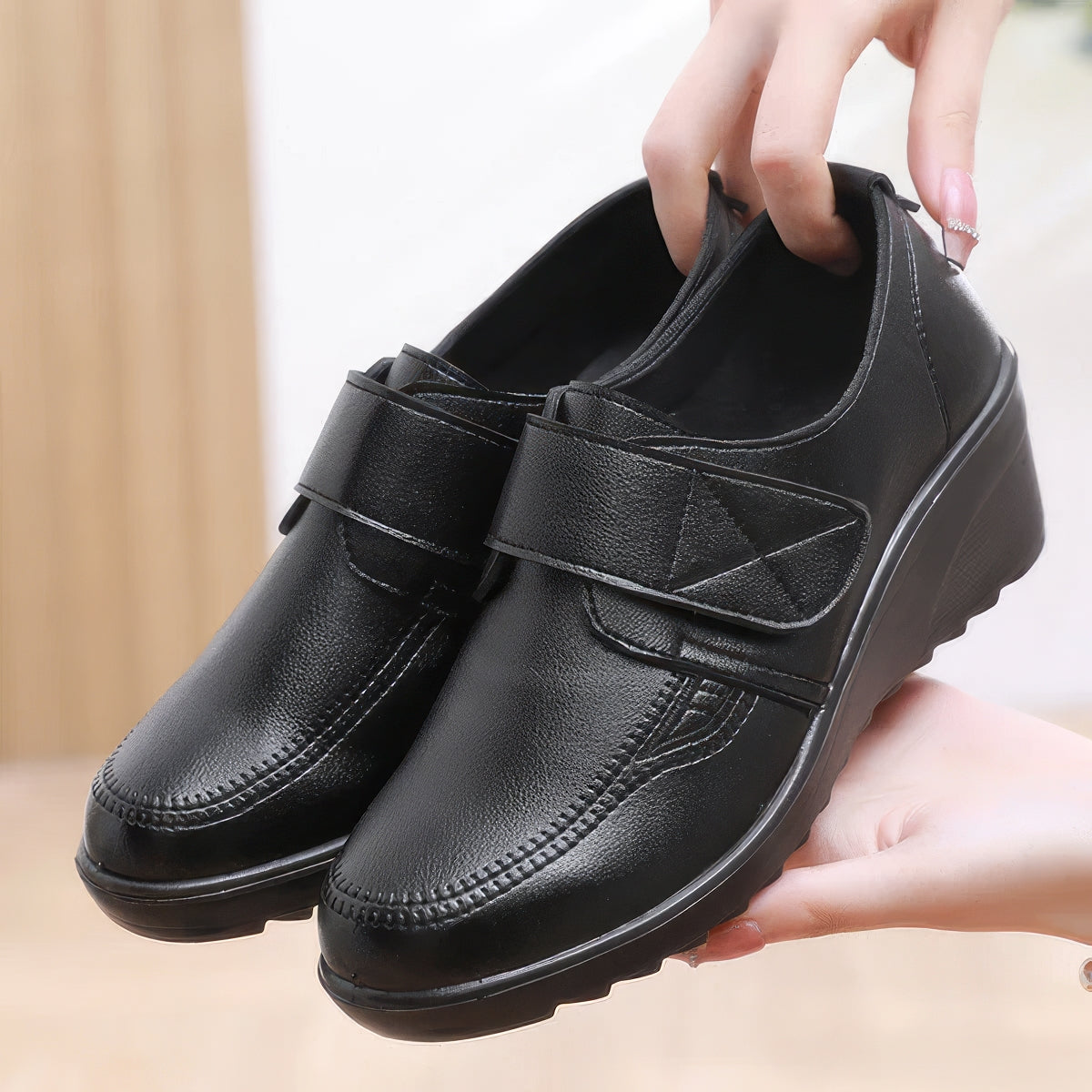 Chaussures compensées en cuir avec fermeture velcro