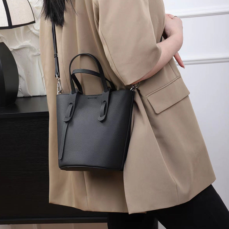 Sac seau en cuir grainé