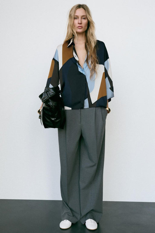 CHEMISE IMPRIMÉE ET SATINÉE