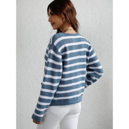 Pull en maille douillet avec fermeture à boutons et poches latérales