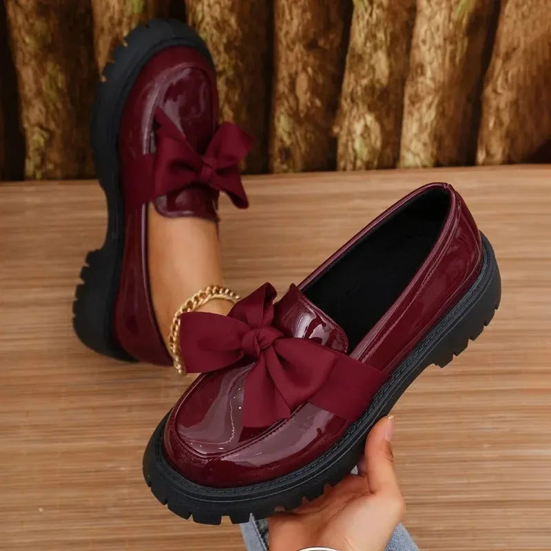 Mocassins épais en cuir verni pour femmes