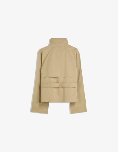 Trench-coat court