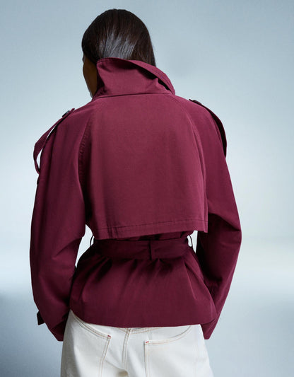Trench-coat court
