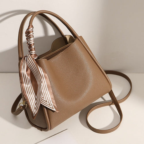 Sac à main en cuir grainé avec foulard