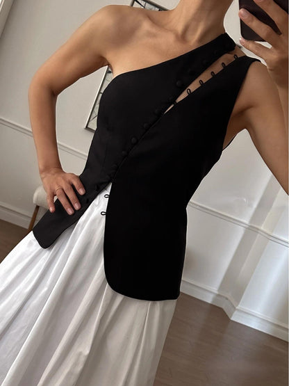 Chic top à une épaule avec détail de boutons
