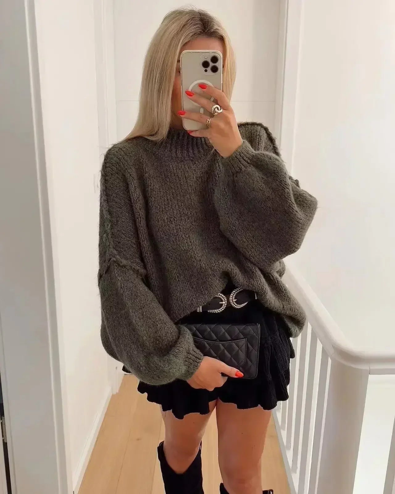 Pull à col roulé en maille douillette avec manches bouffantes tendance