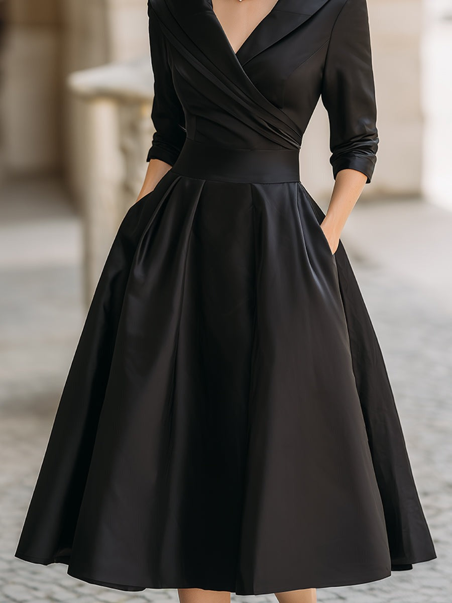 Robe midi en satin d'inspiration vintage avec col drapé