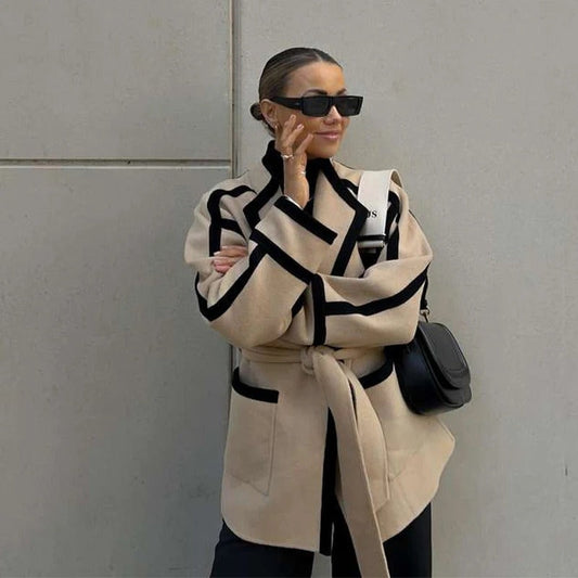 Blazer ceinturé chic à détail contrasté pour femme