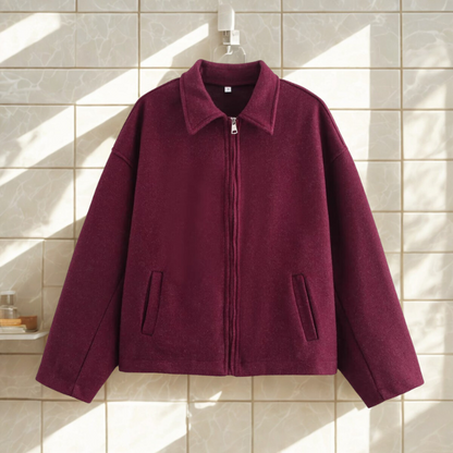 Veste courte femme coupe carrée avec col pointu et fermeture éclair avant