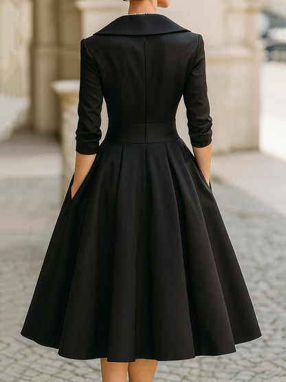 Robe midi en satin d'inspiration vintage avec col drapé