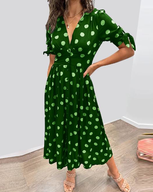 Robe à pois avec encolure en V profond