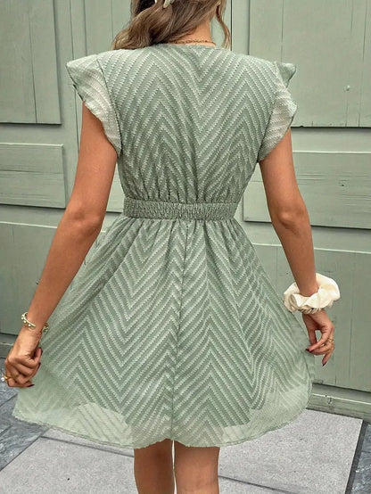 Robe élégante à encolure en V et volants