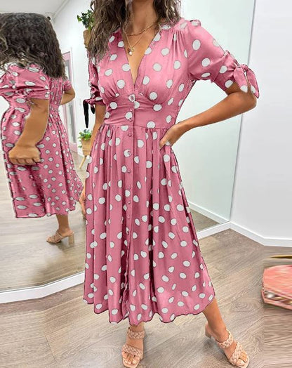 Robe à pois avec encolure en V profond