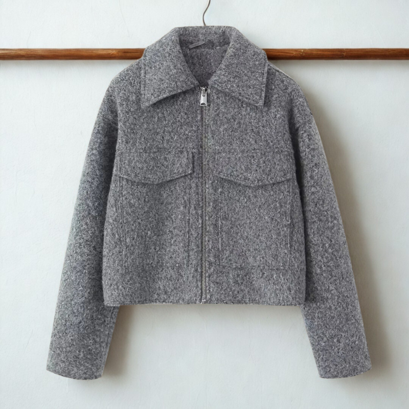 Veste courte femme coupe carrée avec col pointu et fermeture éclair avant