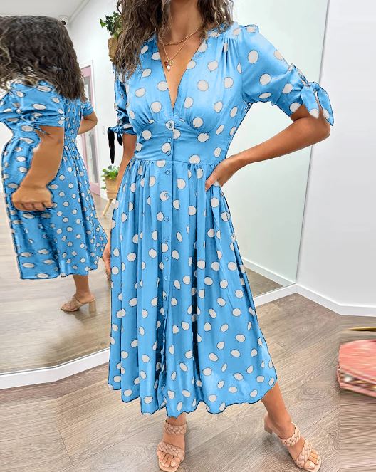 Robe à pois avec encolure en V profond