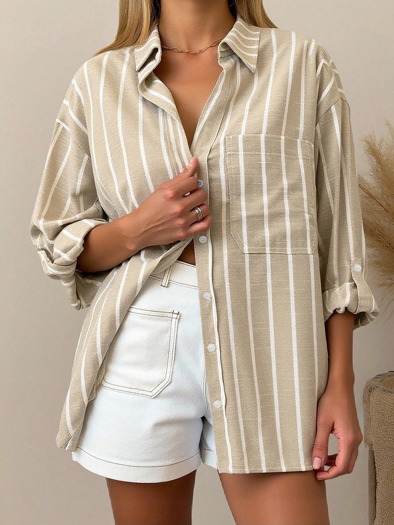 Chemise décontractée à rayures et épaules tombantes