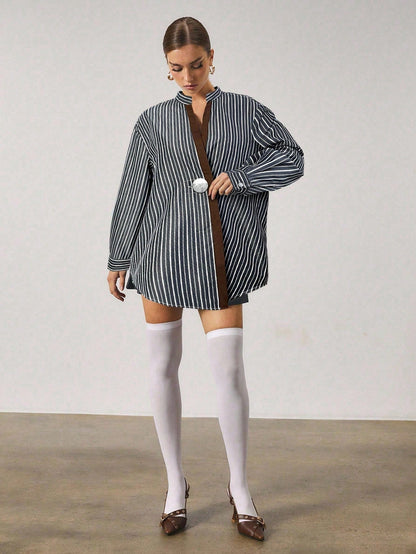 Chemise longue à rayures avec fermeture en métal