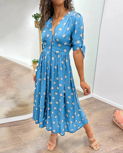Robe à pois avec encolure en V profond