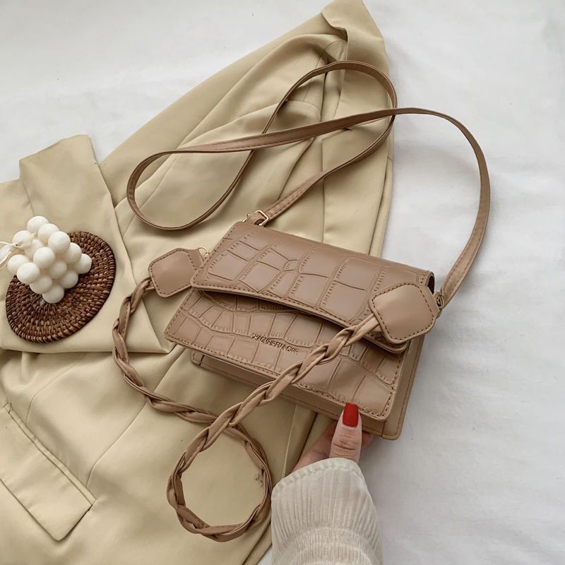 Sac à bandoulière en cuir texturé à anse tressée